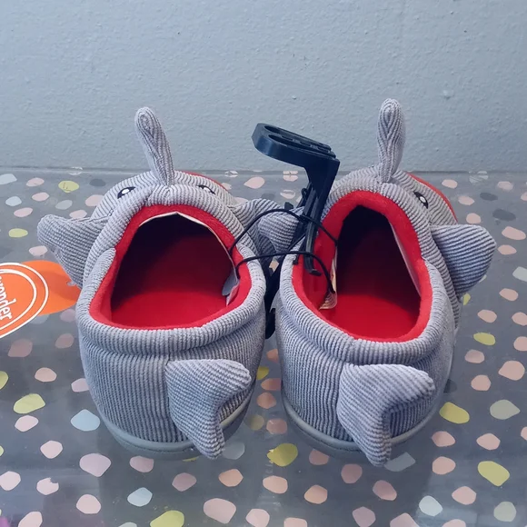 Wonder Nation Grey Kids Shark Slippers Size 11-12 - Picture 3 of 10